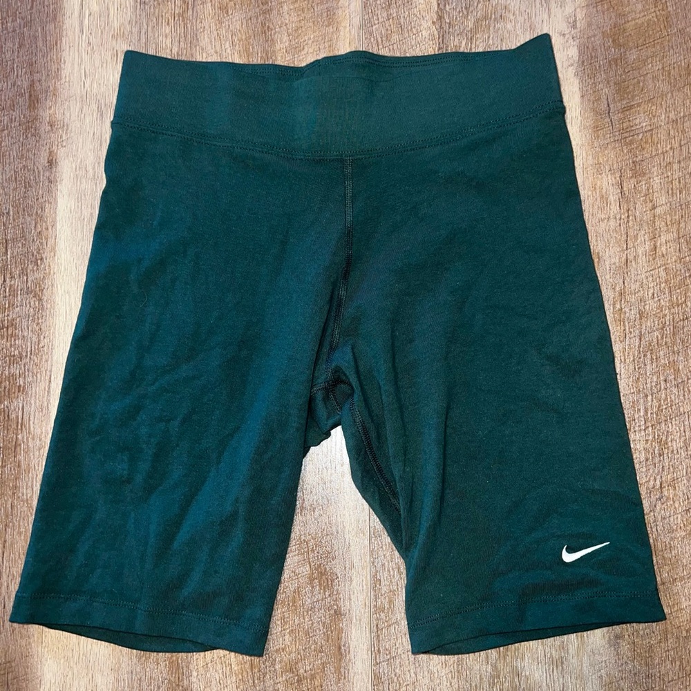 Nike Sportswear Classic- Women's High-Waisted Biker Shorts